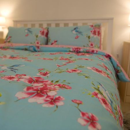 Mountain View Apartment - Short Drive To Beaches Bryngwran ภายนอก รูปภาพ