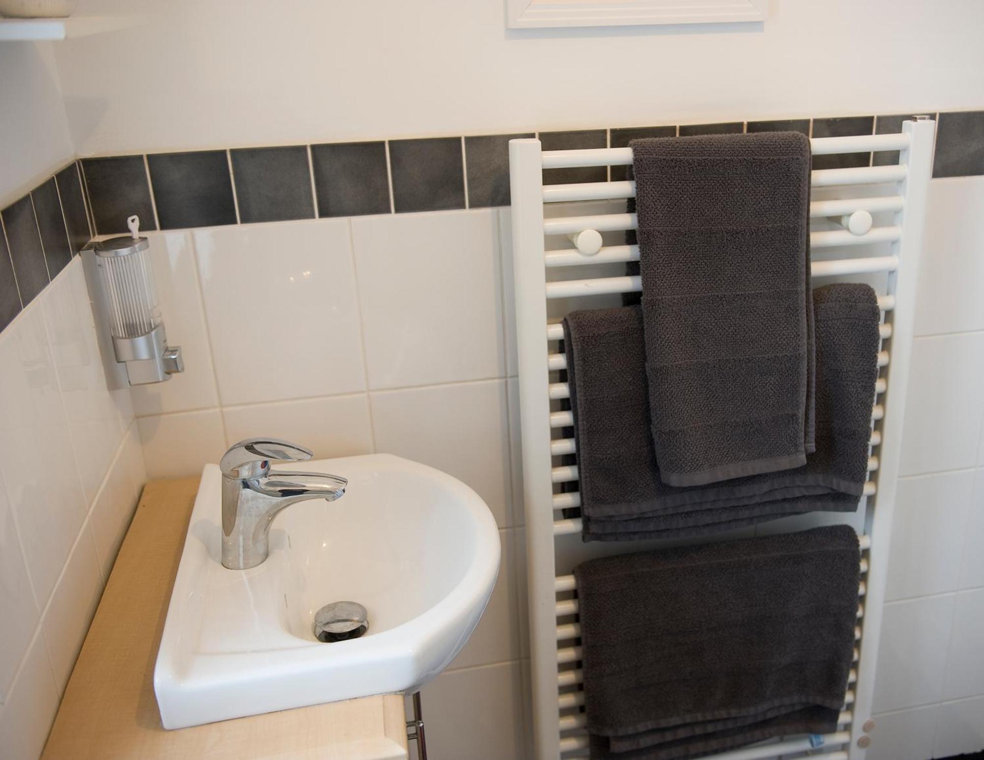 Mountain View Apartment - Short Drive To Beaches Bryngwran ภายนอก รูปภาพ