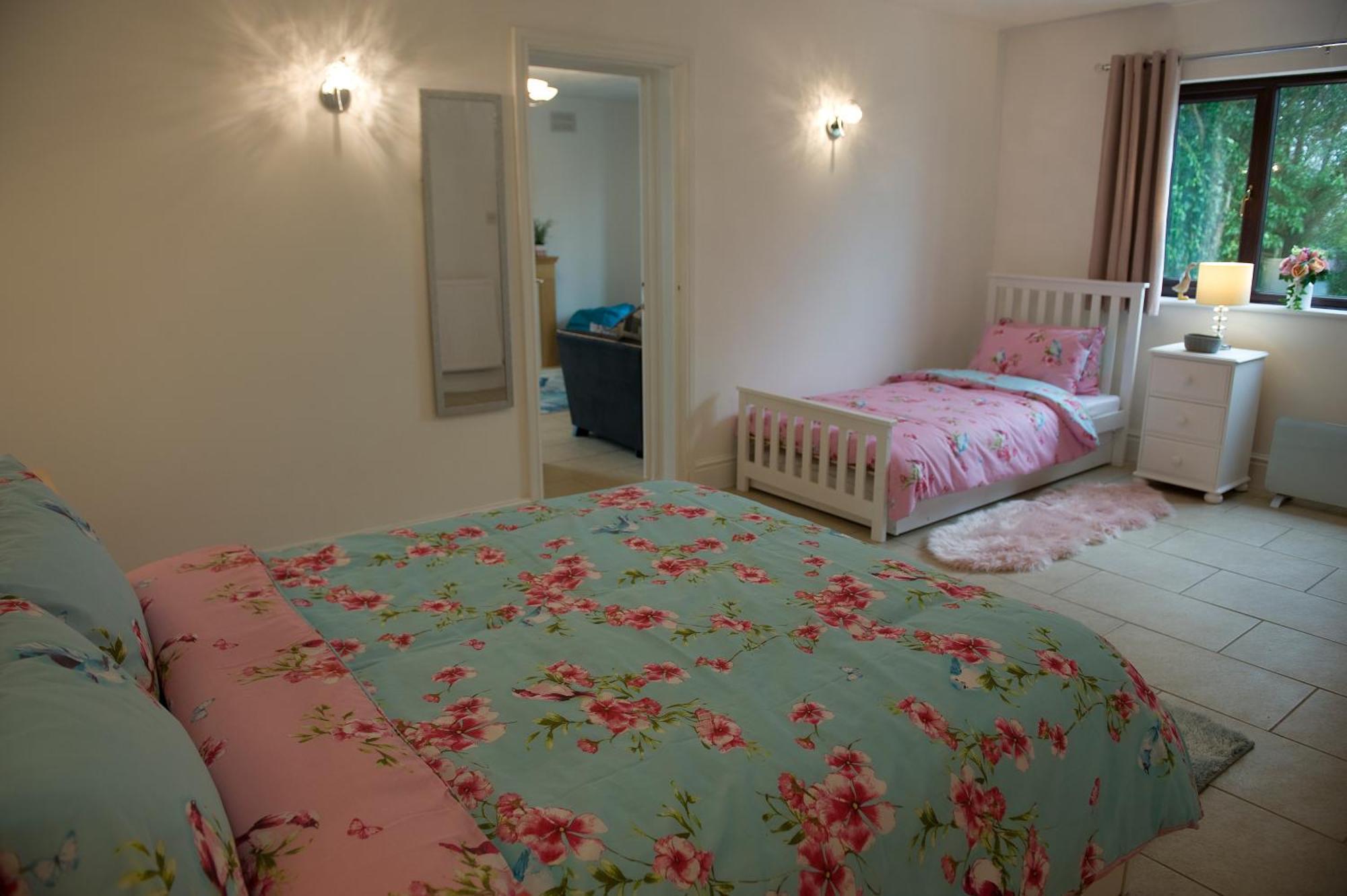 Mountain View Apartment - Short Drive To Beaches Bryngwran ภายนอก รูปภาพ