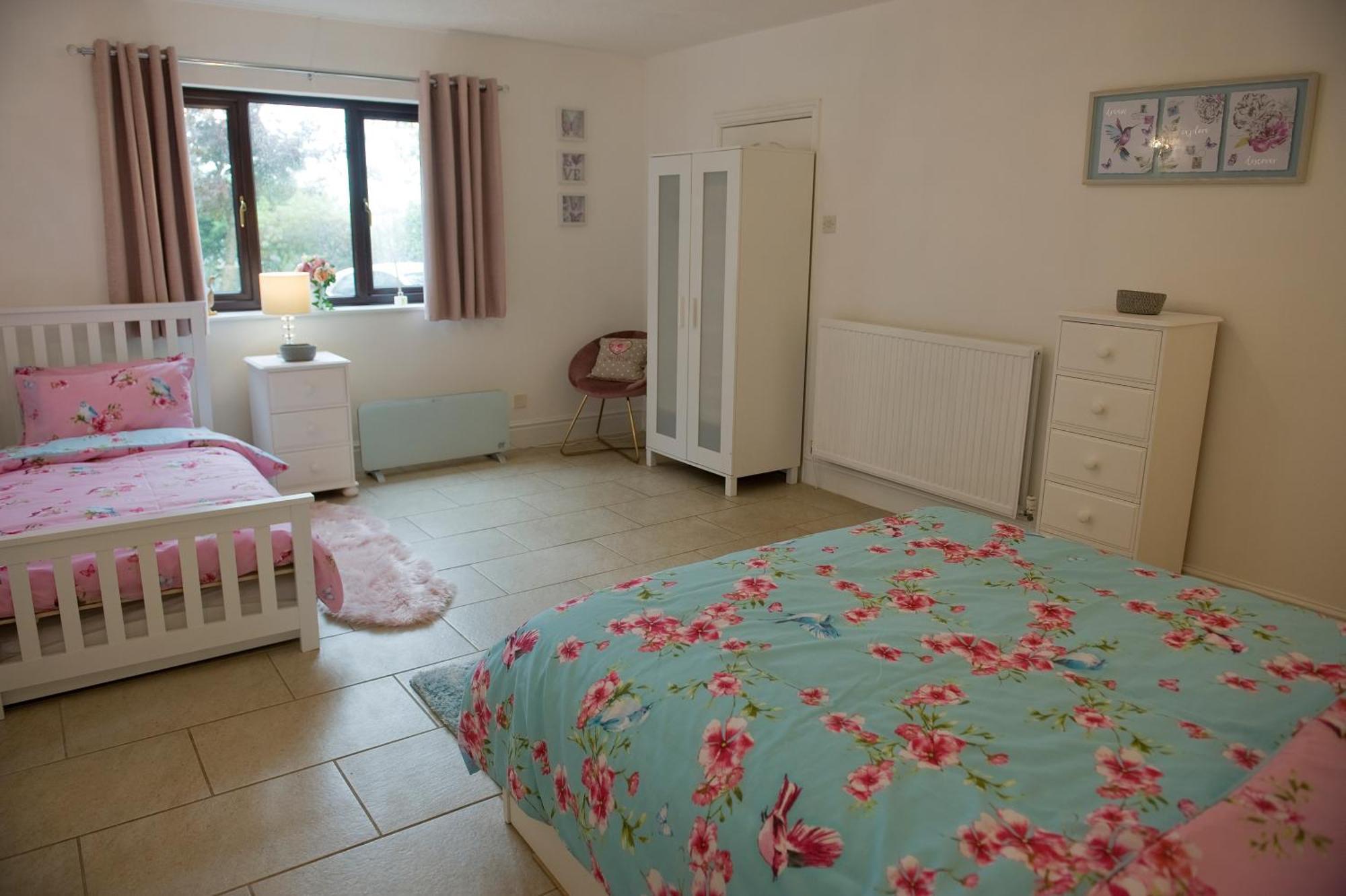 Mountain View Apartment - Short Drive To Beaches Bryngwran ภายนอก รูปภาพ